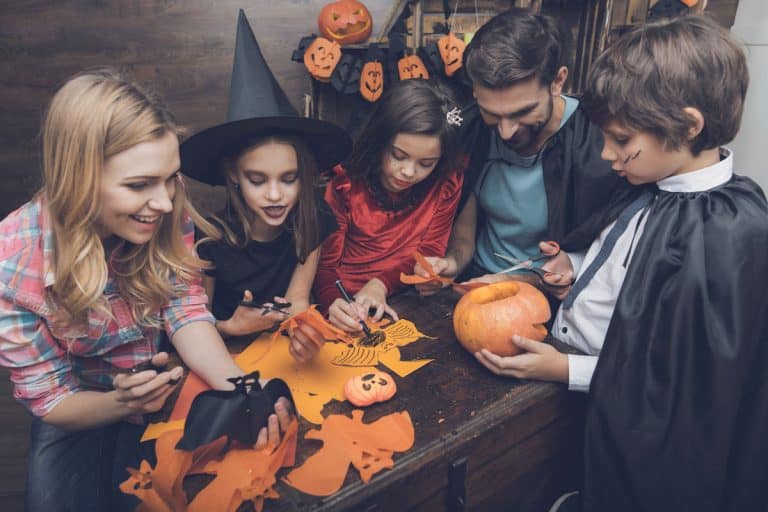 Household-Staffing-Activities-for-Families-to-Do-Together-This-Halloween-Oct1