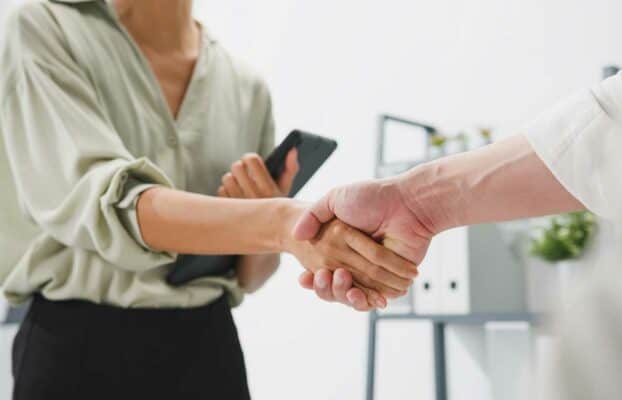 Networking Skills for Estate Managers: How to Build and Maintain Relationships with Clients and Vendors